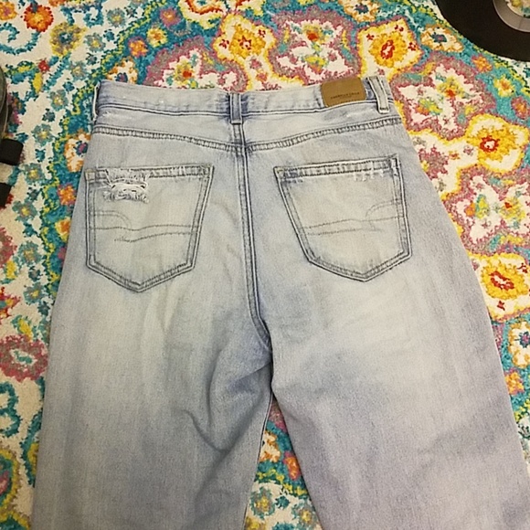 **SOLD** AE mom jeans - Picture 4 of 4